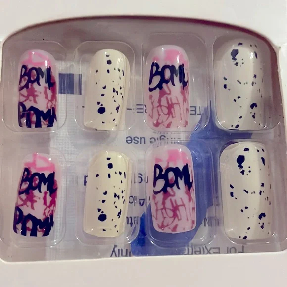 π4xHPπNWT Halloween 24 piece Press On Nail Kit - Picture 2 of 7